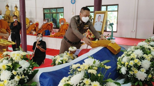 ระงับเหตุคนคลั่ง รองสารวัตรถูกฟันเสียชีวิต