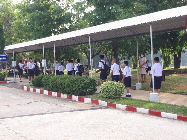 โรงเรียนป่วน ! ครูแนะแนวติดโควิด
