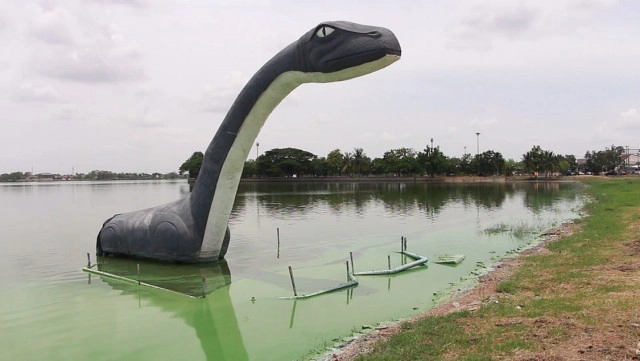 สงสารไดโนเสาร์!!!เร่งแก้ปัญหาน้ำเน่าบึงหนองโคตร