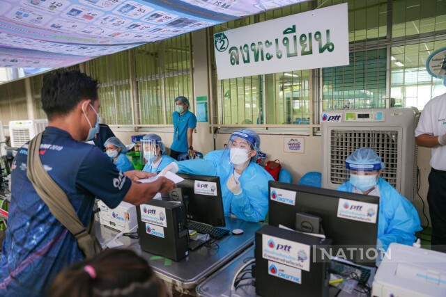 กทม. จับมือ ปตท. จัดหน่วยฉีดวัคซีนเคลื่อนที่ รุกพื้นที่คลัสเตอร์ใหญ่