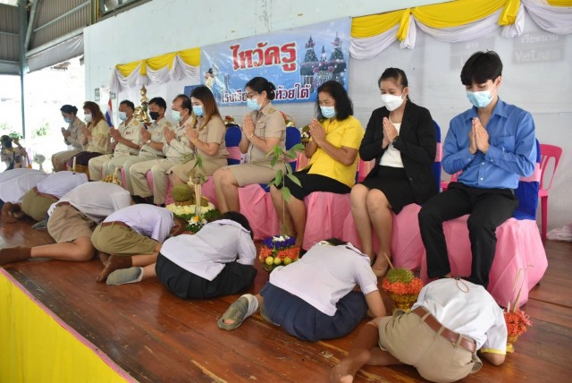 "พานไหว้ครู"หลง-หลินลับแล