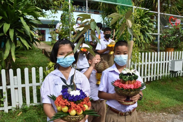 "พานไหว้ครู"หลง-หลินลับแล