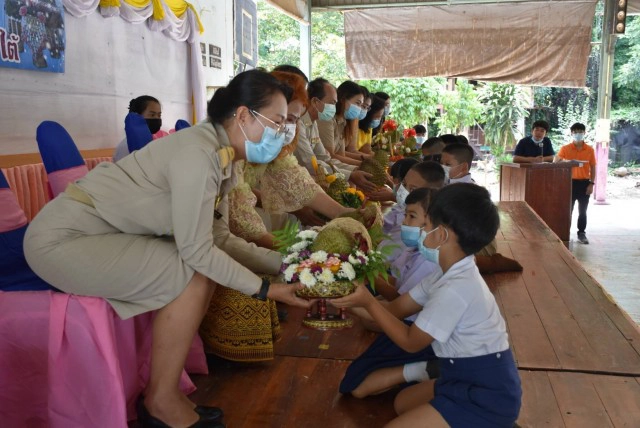 "พานไหว้ครู"หลง-หลินลับแล