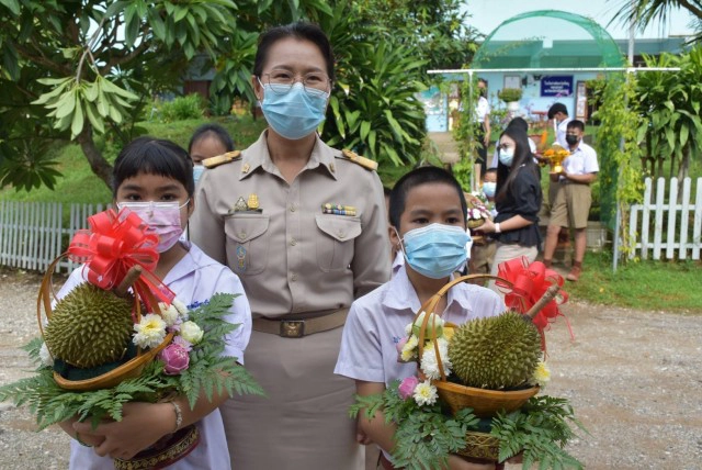 "พานไหว้ครู"หลง-หลินลับแล