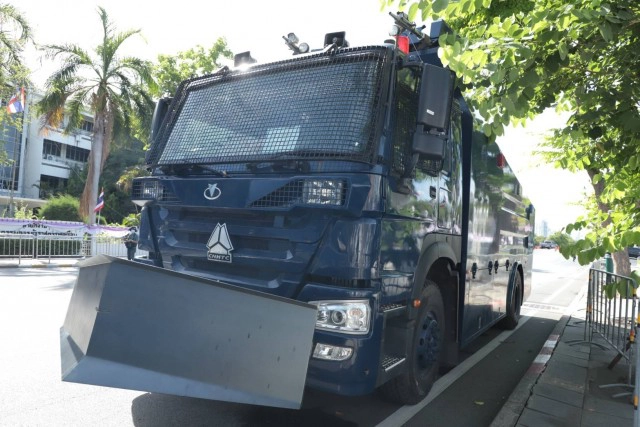 นายกฯ ไม่สนม็อบ เข้าตึกไทยคู่ฟ้าทำงานปกติ รอบทำเนียบเตรียมรับเต็มที่