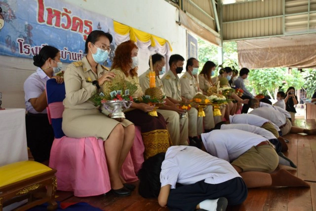 "พานไหว้ครู"หลง-หลินลับแล