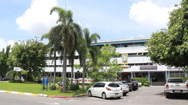 ทน.อุดรธานีเร่งพ่นยาฆ่าเชื้อโรงเรียนอุดรพิทหลังนักเรียนติดโควิด