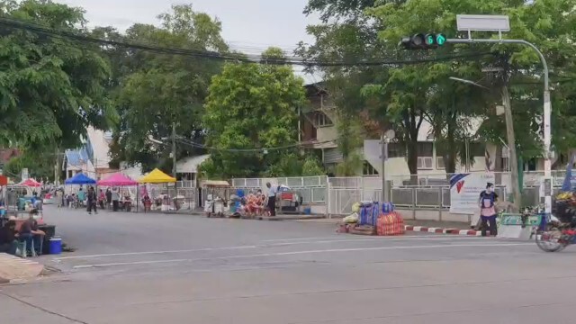 ตรวจswabหาเชื้อโควิดพ่อค้าแม่ค้าก่อนเปิดถนนคนเดินวันแรก