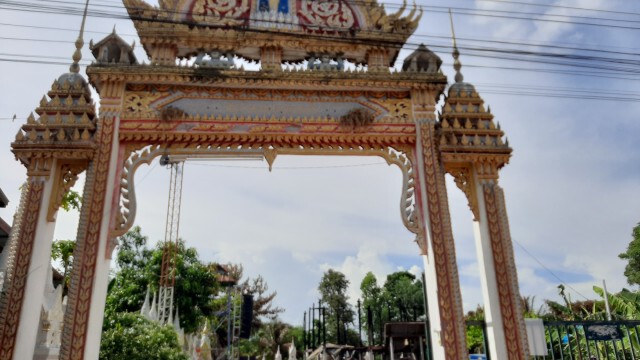 เจ้าอาวาสเครียดไฟไหม้กุฏิ ผูกคอมรณภาพใต้ต้นไทร
