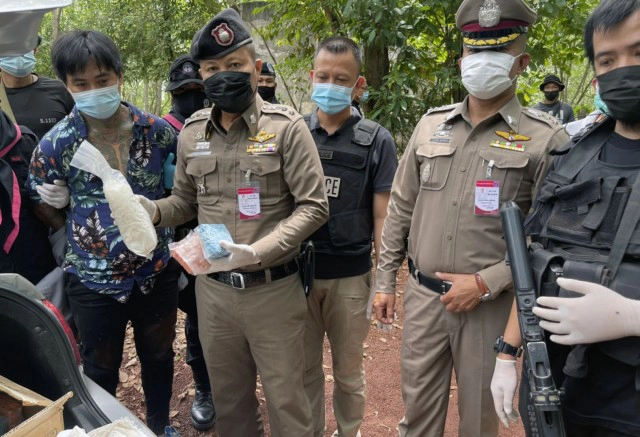 รวบหนุ่มเมืองนนท์รับจ้างขนยาบ้ายาเคยาอี