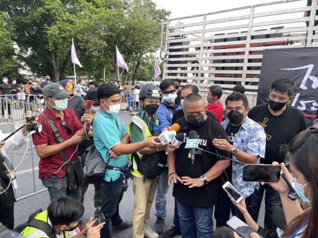"จตุพร" ลั่นขอเวลา 3 เดือน ไล่ "ประยุทธ์" มวลชนแห่ร่วมบางตา