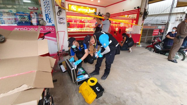 2 โจรควงปืนยิงขู่กวาดทอง 114 บาทหนีลอยนวล