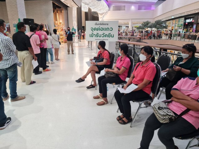 รพ.มหาราชฯนัดฉีดแอสตร้าเซนเนก้า ล็อต 3 เข็มแรก พรุ่งนี้