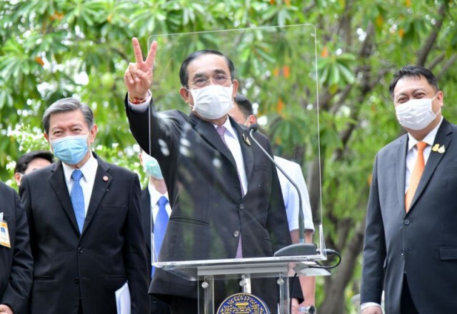 ตำหนิ "ประยุทธ์" พูดล้อเล่น-ชู 2 นิ้ว ยามที่ประเทศกำลังวิกฤตหนัก