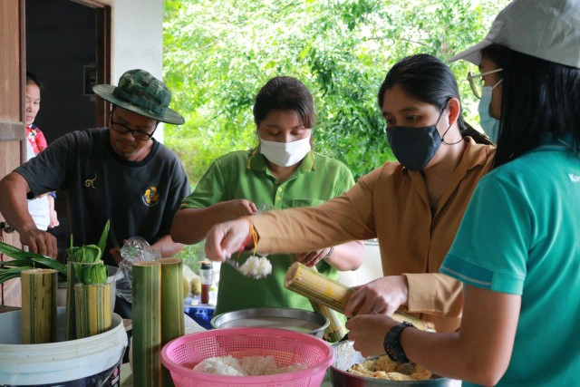 เกษตรกรผุดไอเดีย "ข้าวหลามทุเรียน" สร้างมูลค่า