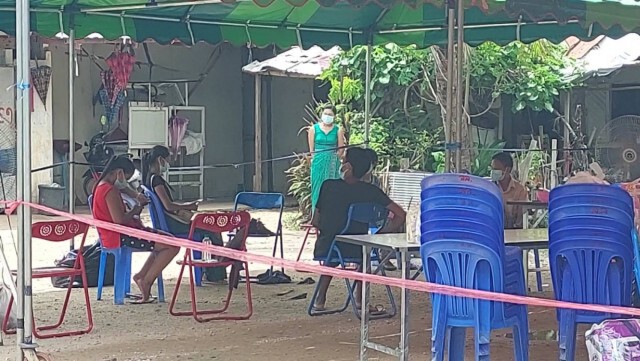 รพ.แม่สอดตระเวนรับผู้ป่วยโควิดตามโรงงาน