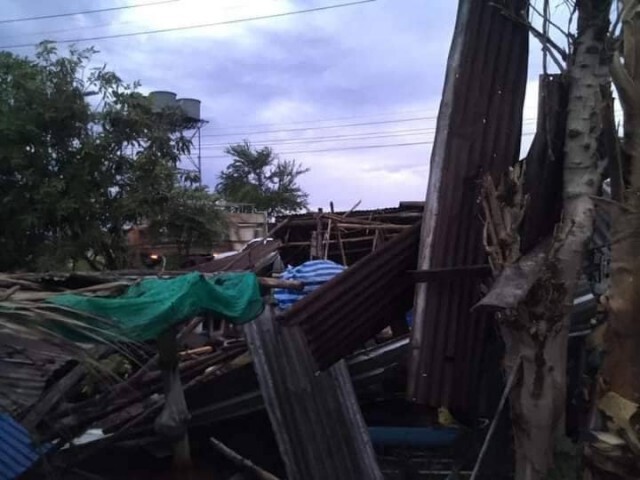 พายุกระหน่ำไม่ทันตั้งตัวเสียหาย12หลังคาเรือน