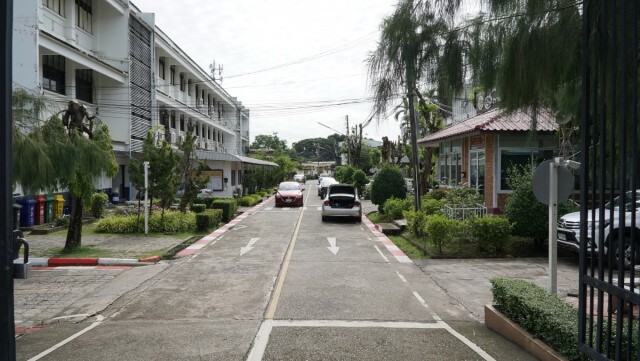 สั่งปิดโรงเรียนหลายแห่งหลังนักเรียนเสี่ยงสัมผัสผู้ป่วยโควิด