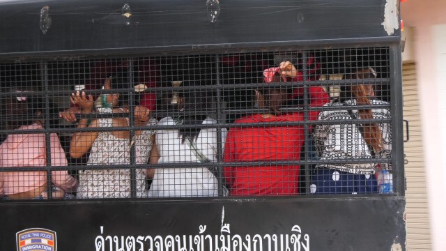 แรงงานกัมพูชาแห่กลับประเทศ หลังปิดแคมป์ก่อสร้างวันที่ 2