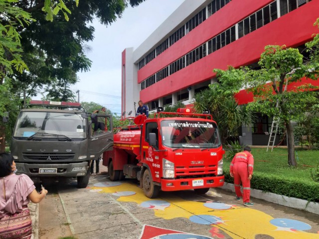 ไฟไหม้ห้องเรียนคอมพิวเตอร์ นักเรียนหนีวุ่น