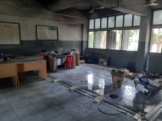 ไฟไหม้ห้องเรียนคอมพิวเตอร์ นักเรียนหนีวุ่น