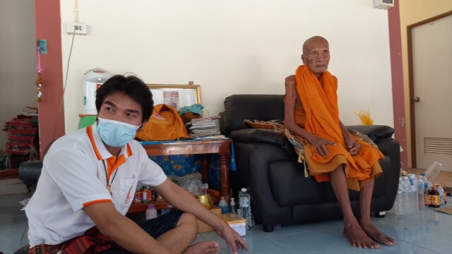 น่าทึ่ง ! หลวงปู่เกิดต้นรัชกาลที่ 6 สุขภาพแข็ง อายุ 103 ปี