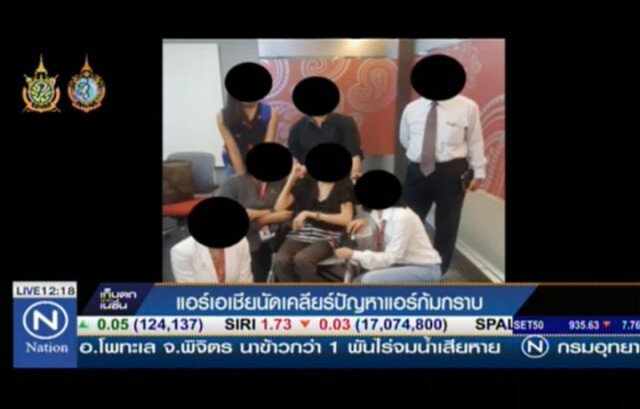 แอร์เอเชียนัดเคลียร์! 
ปมดราม่า #แอร์กราบ เท้าผู้โดยสาร