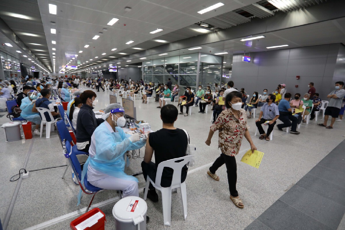 ศูนย์ฉ๊ดวัคซีนกลางสถานีบางซื่อ