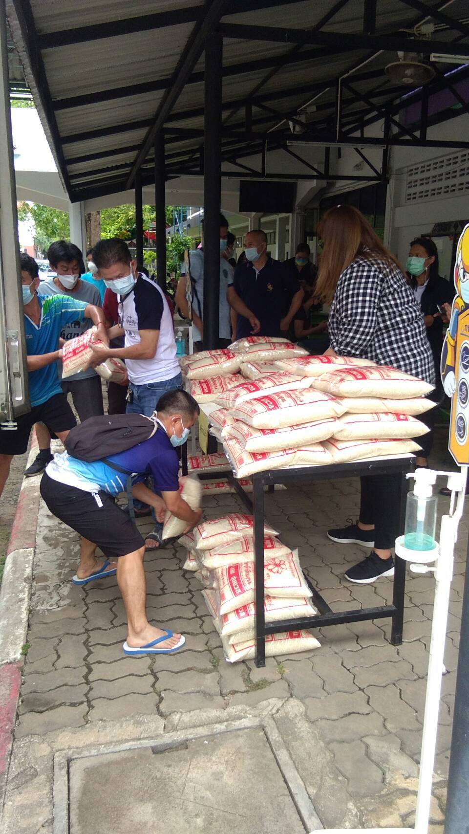 นร.เริ่มเครียดถูกกักตัว-ประกาศรับบริจาคอาหาร-น้ำดื่ม