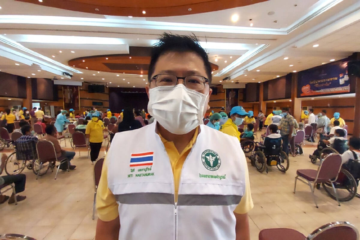 ผู้พิการ ผู้ด้อยโอกาส เข้ารับการฉีดวัคซีนพระราชทานซิโนฟาร์มเข็มแรก