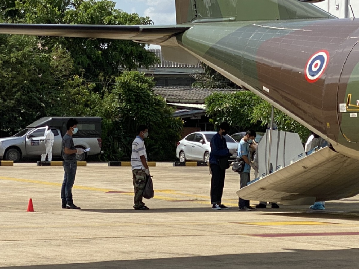 กองทัพบก เคลื่อนย้ายผู้ป่วยโควิด-19 กลับภูมิลำเนา