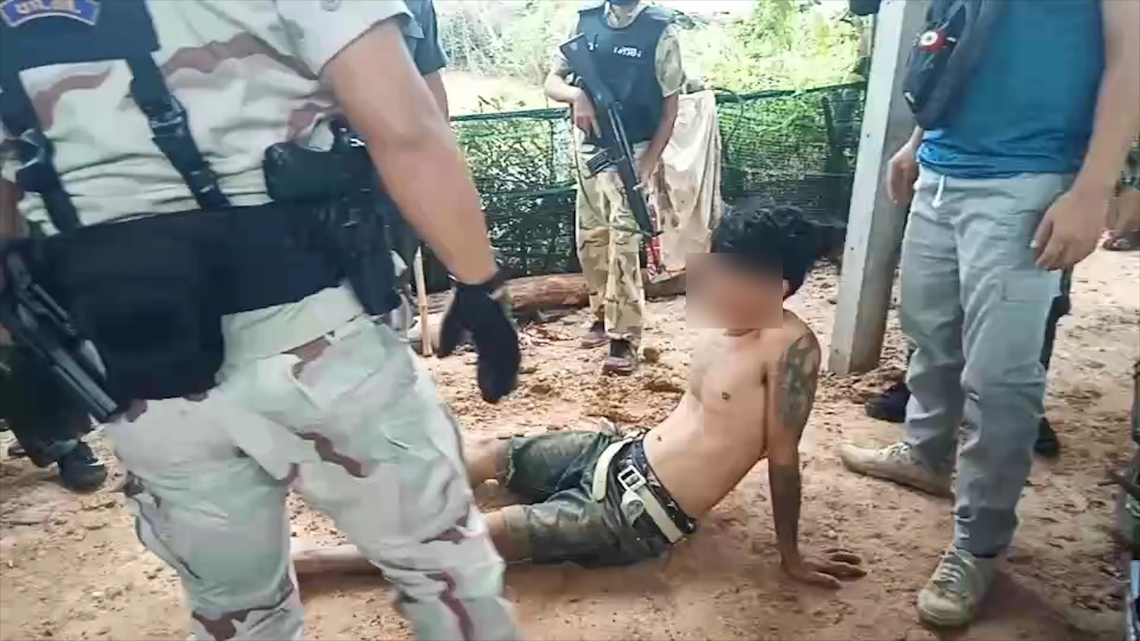 เจ้าหน้าที่สนธิกำลังบุกจับผู้ต้องหาขนกัญชาข้ามชาติ พร้อมยึดของกลาง