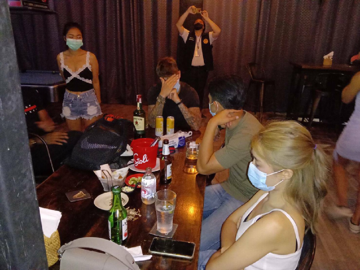 บุกจับร้านกลางเมืองเชียงใหม่-36นักดื่มฝ่าฝืนคำสั่ง
