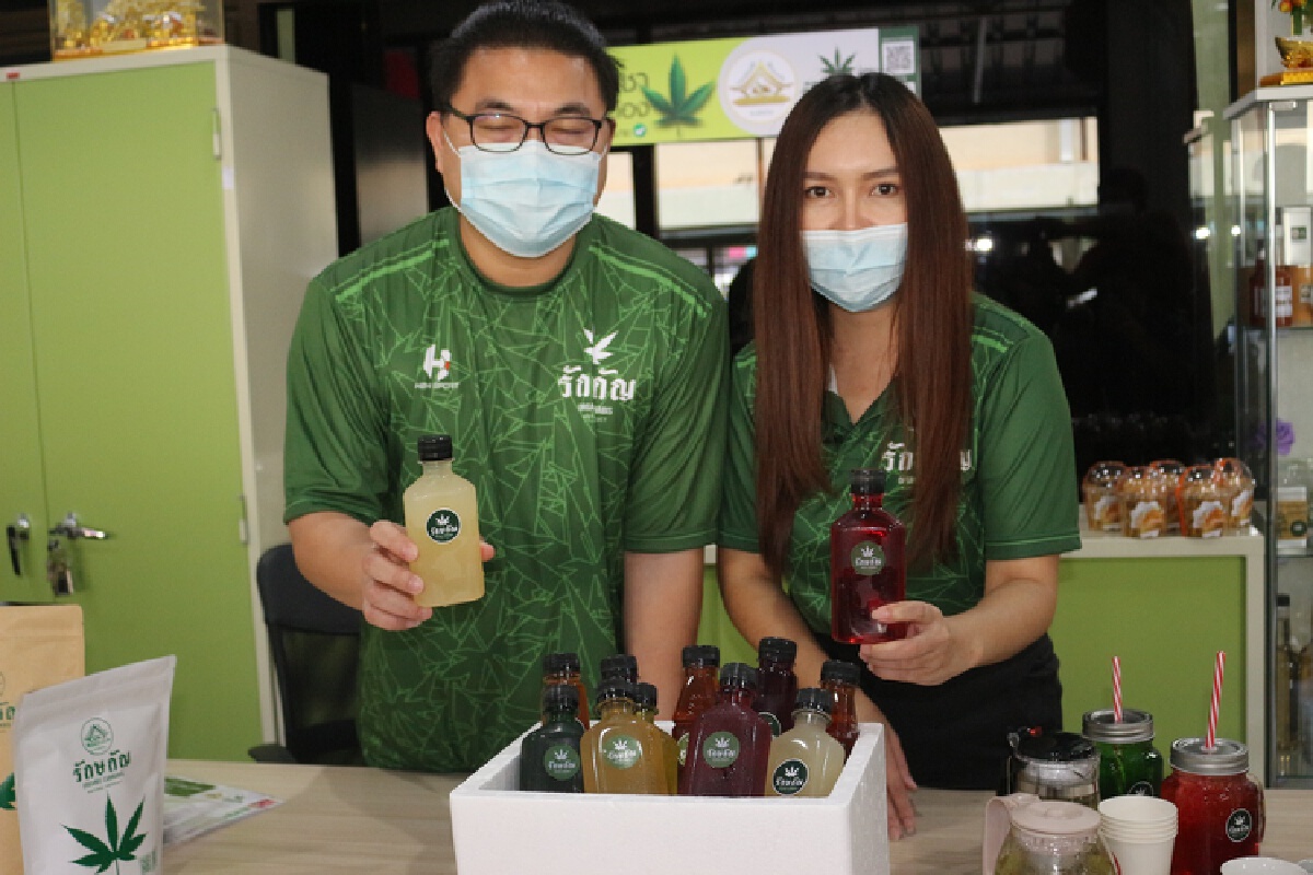 "ร้านรักษ์กัญ"ช่วยคนตกงาน-นำบัตรปชช.รับน้ำสมุนไพรไปขายได้ทันที