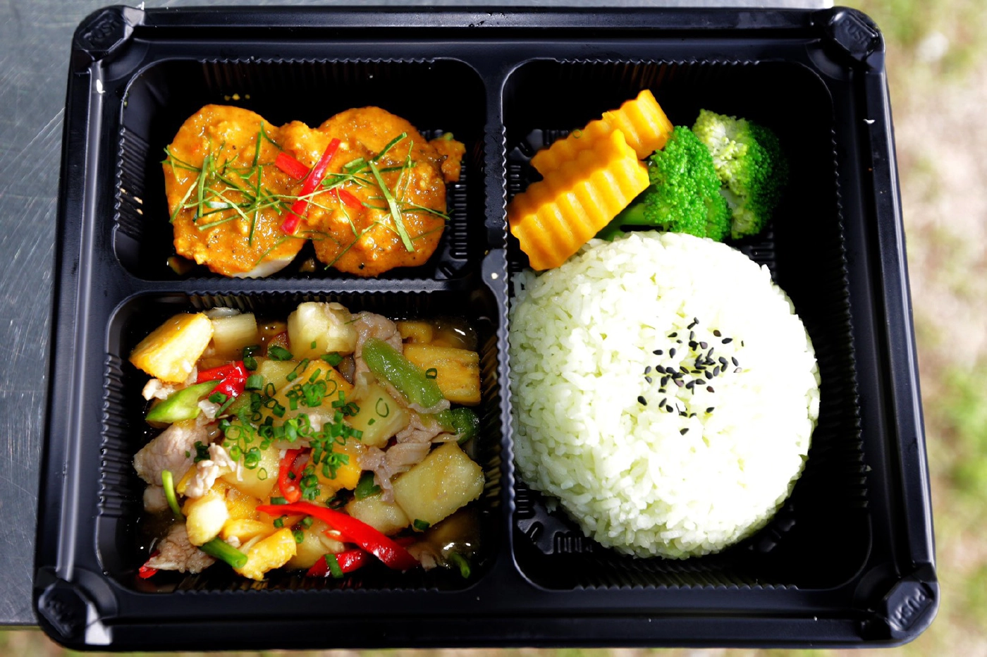 กองหนุนแนวหลัง "พระ-ชาวบ้าน" ส่งเสบียงทัพหน้าสู้โควิด19