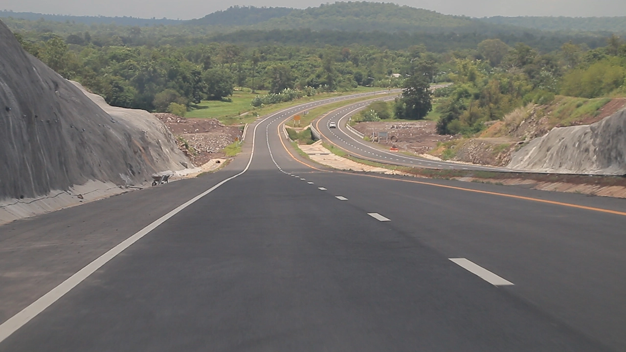 เปิดใช้แล้วถนน EWEC ระยะทาง 36 กม.มุกดาหาร -นาไคร้กุฉินารายณ์