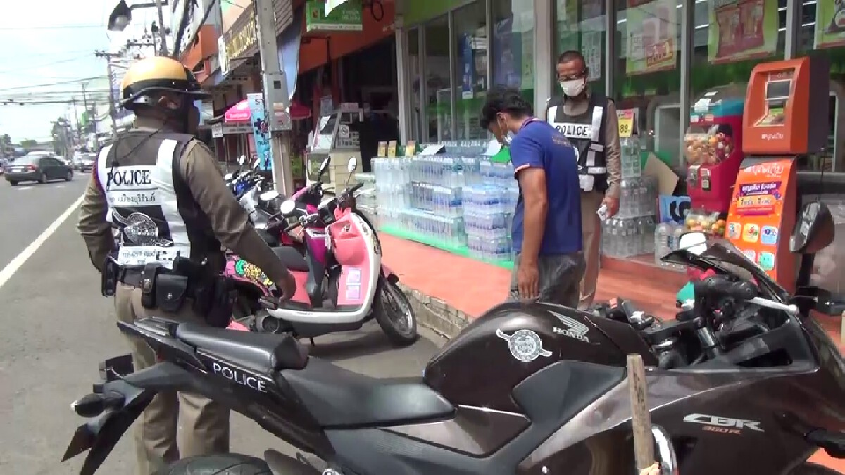 รวบหนุ่มหื่นตระเวนสไลด์หนอนโชว์ตามร้านสะดวกซื้อทั่วเมือง