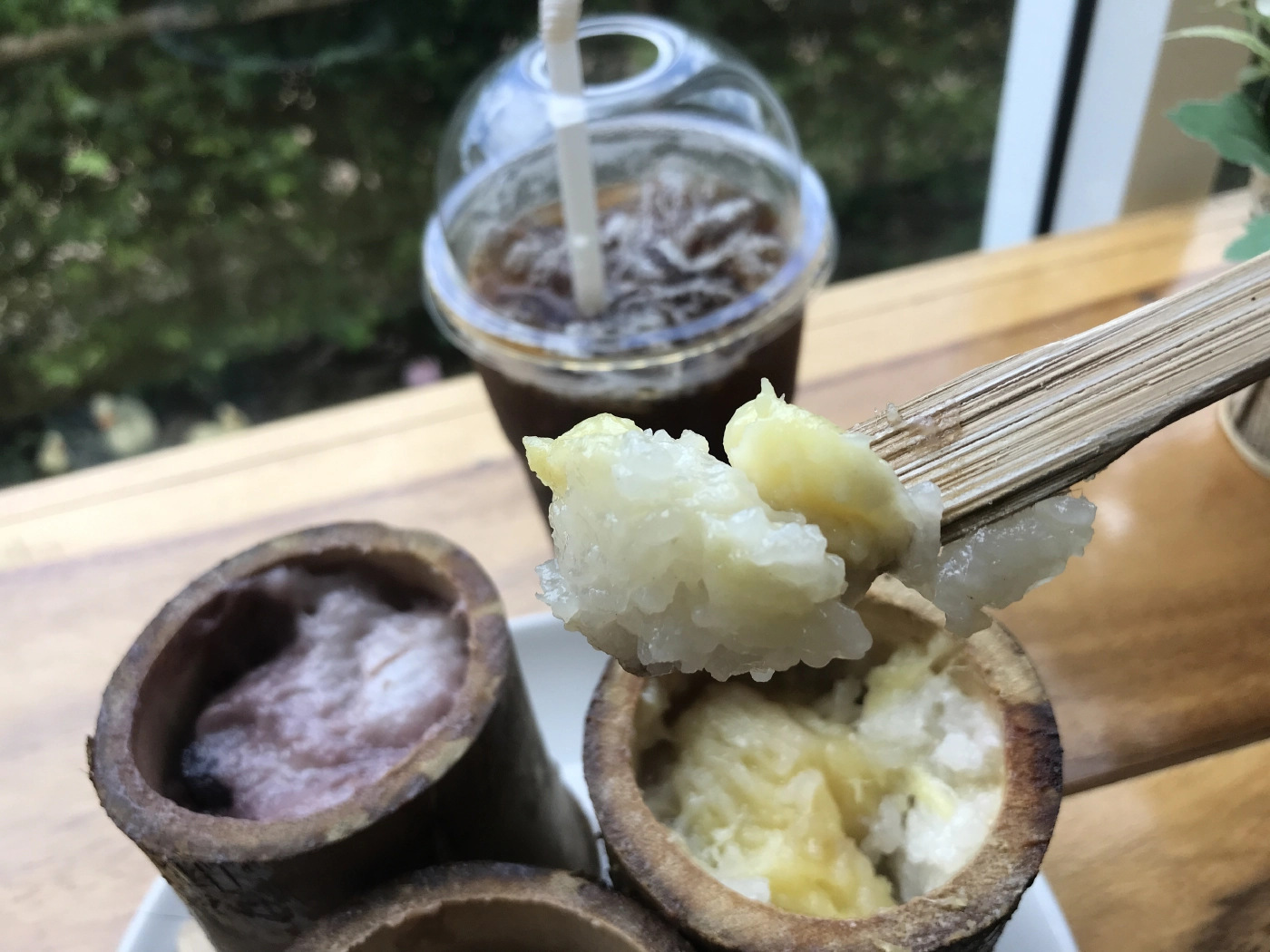 ชาวนาหนุ่มหันเผา"ข้าวหลามช็อต"ขายรายได้งาม