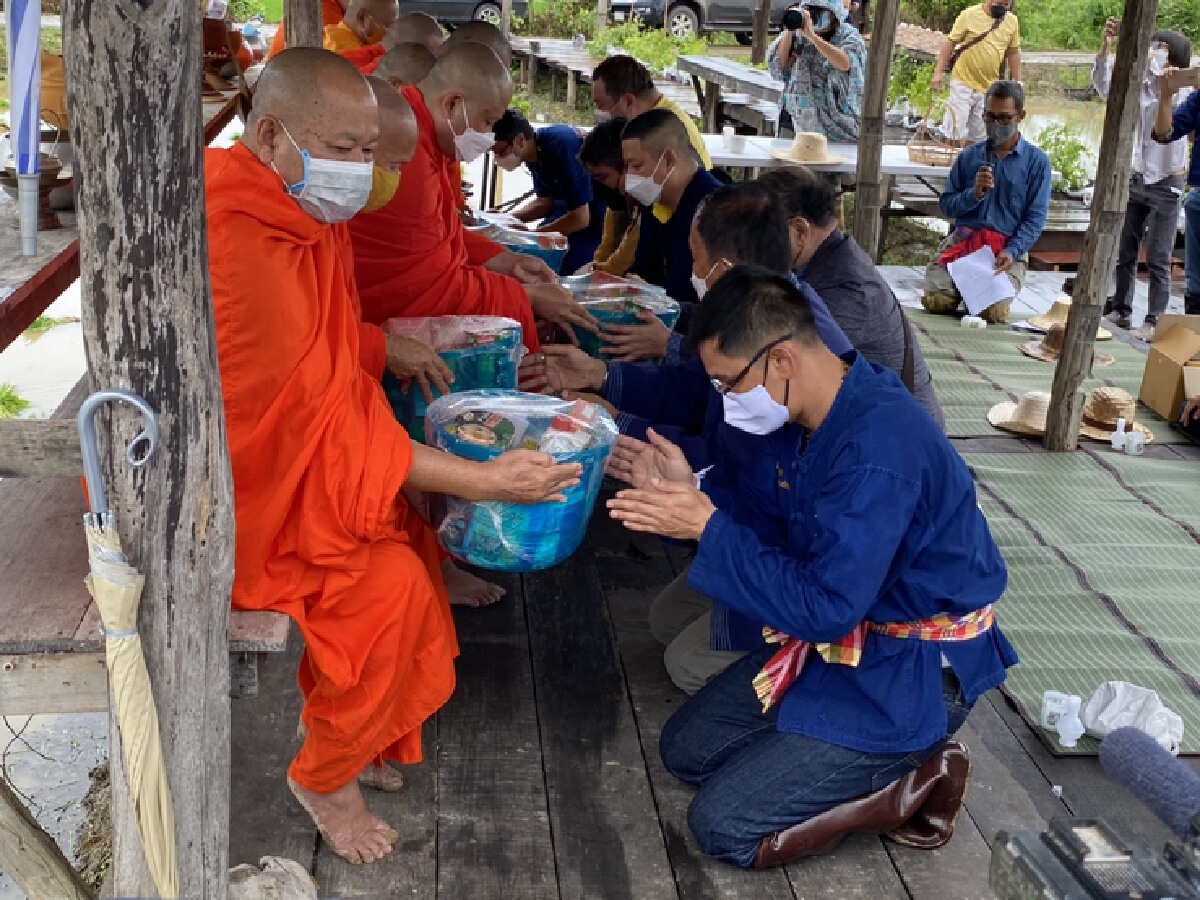 "น่าน"สืบสาน“ลงแขกดำนา”ท่ามกลางมาตรการคุมเข้มโควิด