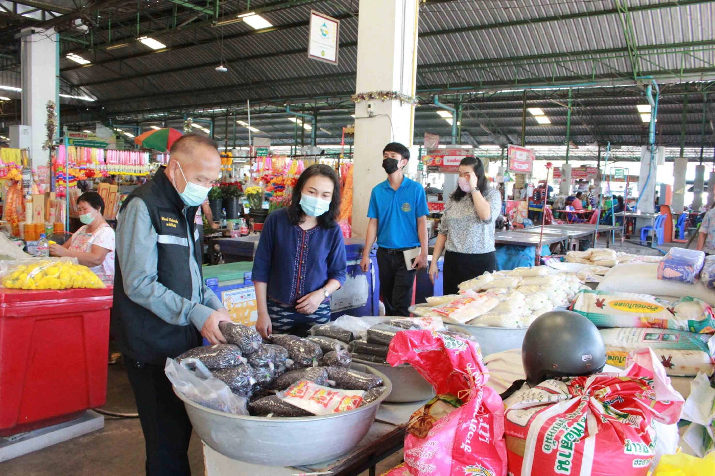 แม่ค้าอ่วมโควิดระบาดลูกค้าหายตลาดสดซบเซา พาณิชย์เข้มราคาสินค้า