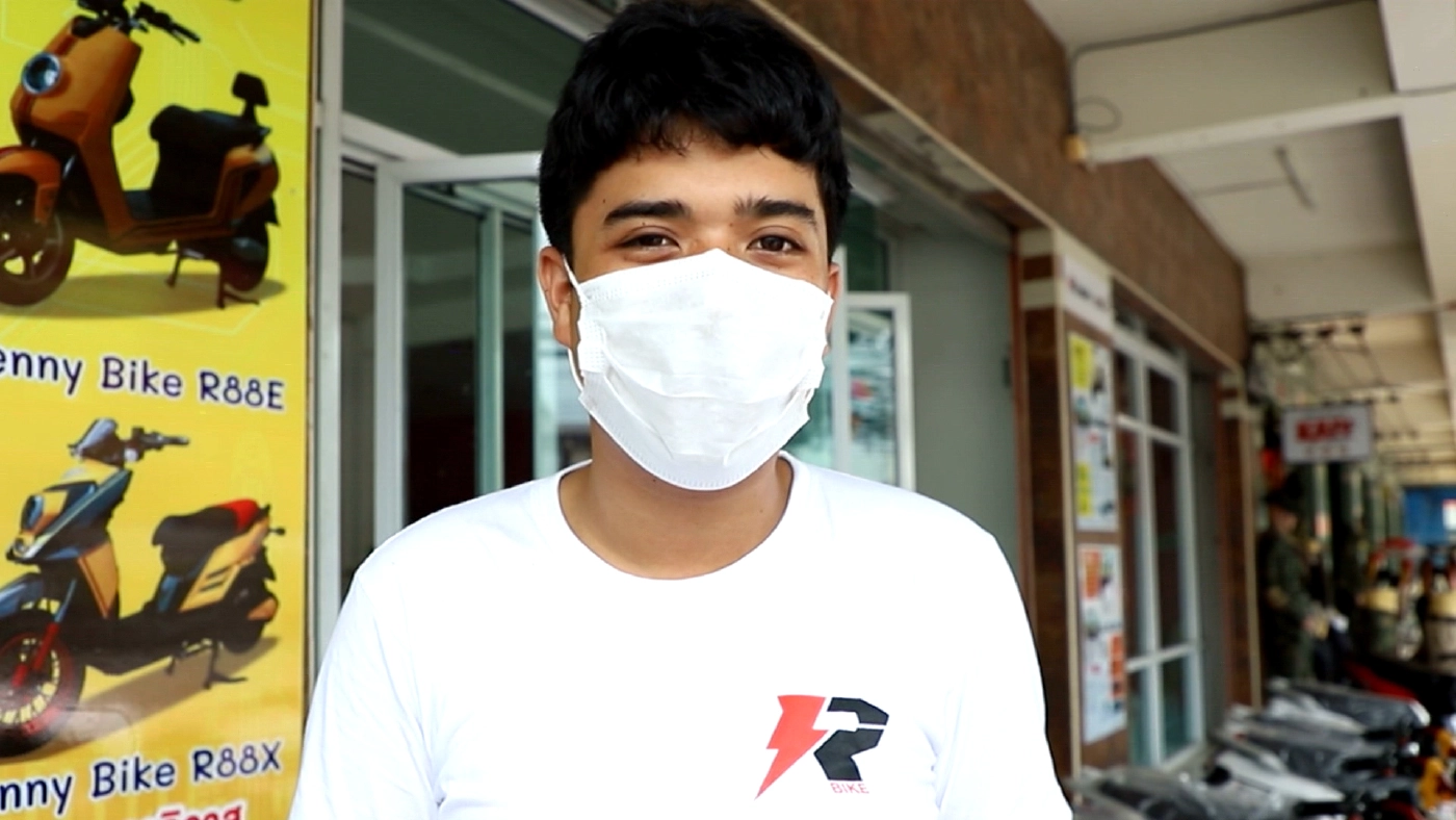 หนีกันจ้าละหวั่น!! ควายหลุดไล่ขวิดคนกลางสี่แยกเมืองนราธิวาส