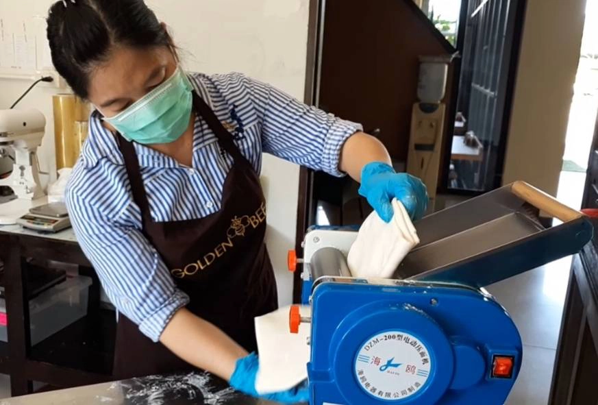 ไอเดียเก๋ขายความแปลกหมั่นโถวรูปครัวซองราคา10บาทขาดตัว