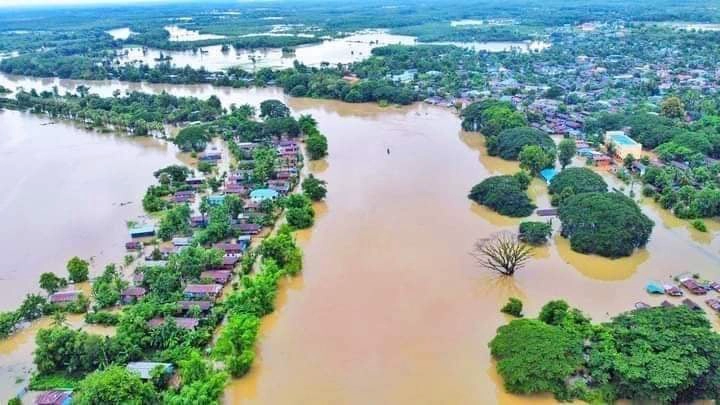 แม่ค้าตลาดริมเมย อ.แม่สอด ขนของหนีน้ำ-ชาวเมียนมาอ่วมหนัก