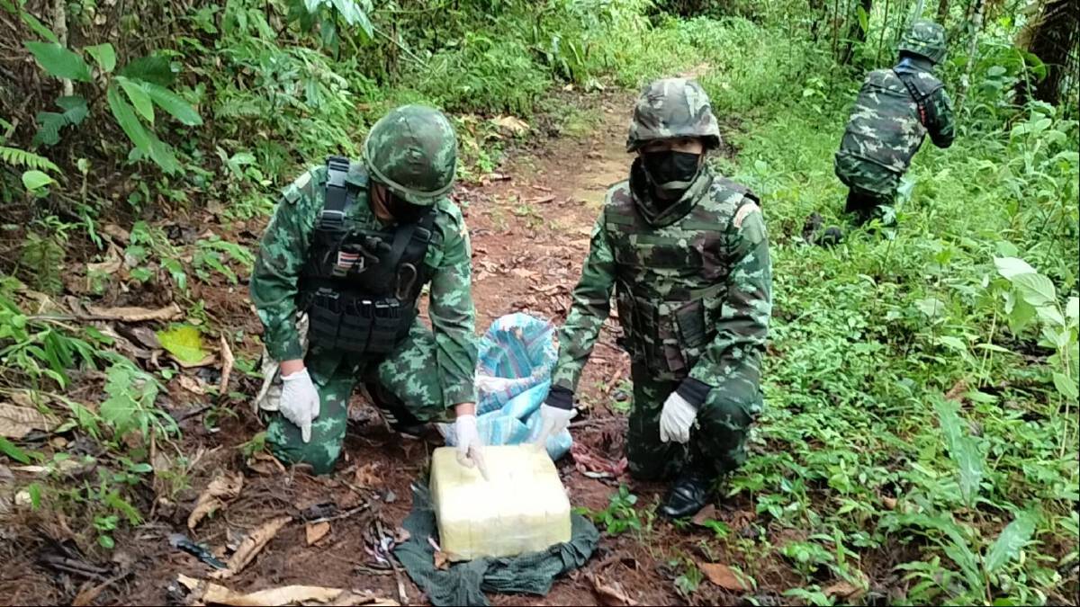 ทหารจับยาบ้าตามแนวชายไทย-เมียนมาได้ 2 แสนเม็ด ขณะขนข้ามมาฝั่งไทย