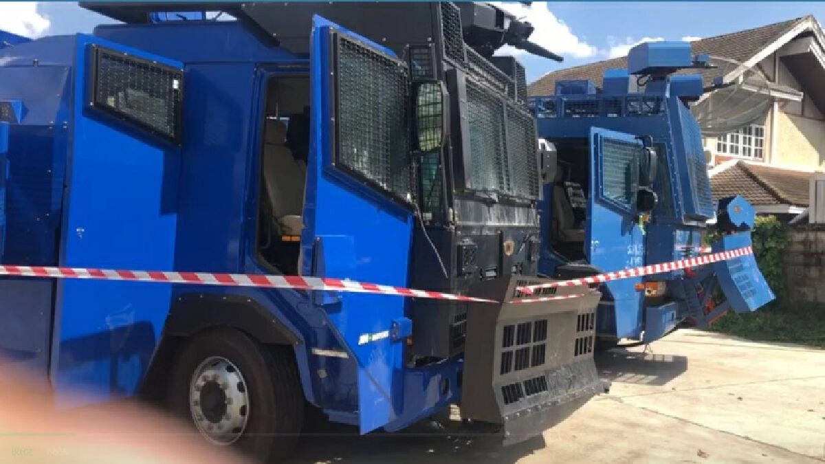 ตร.โต้ "ก้อง ห้วยไร่" รถจีโน่ใช้ดับเพลิงไม่ได้ พบ 5 คัน ถูกม็อบทำพัง