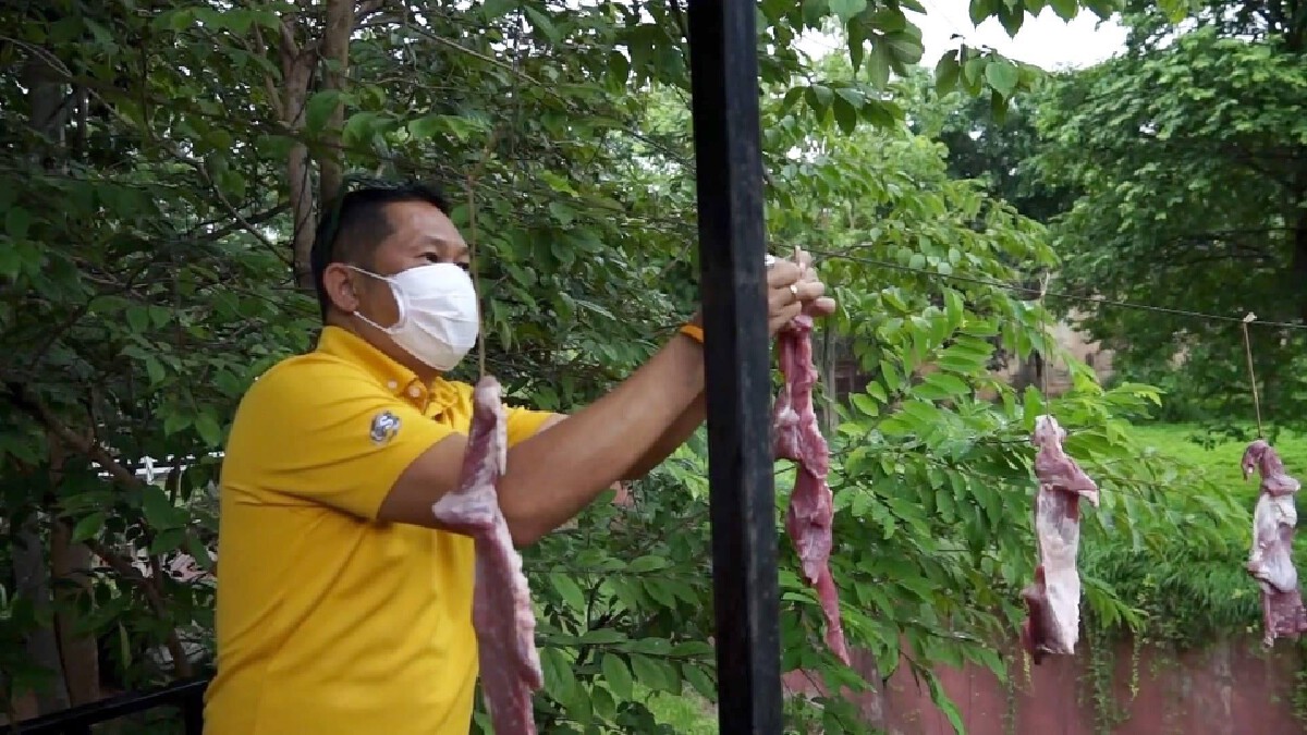สวนสัตว์ขอนแก่นให้รางวัล "เจ้าบอย" สิงโตขาวทายผลฟุตบอลยูโรแม่น
