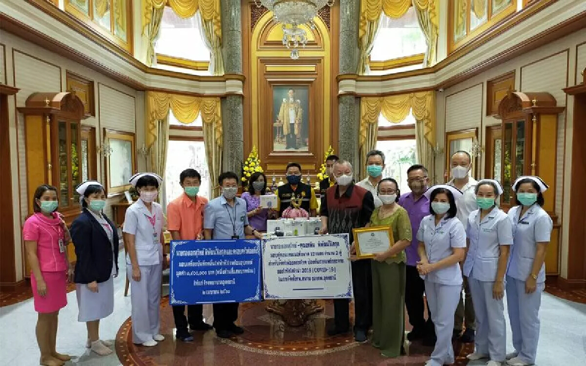 ครอบครัวต้อยติ่ง มอบอุปกรณ์ทางการแพทย์ให้โรงพยาบาลศูนย์อุดรธานีสู้ภัยโควิด19