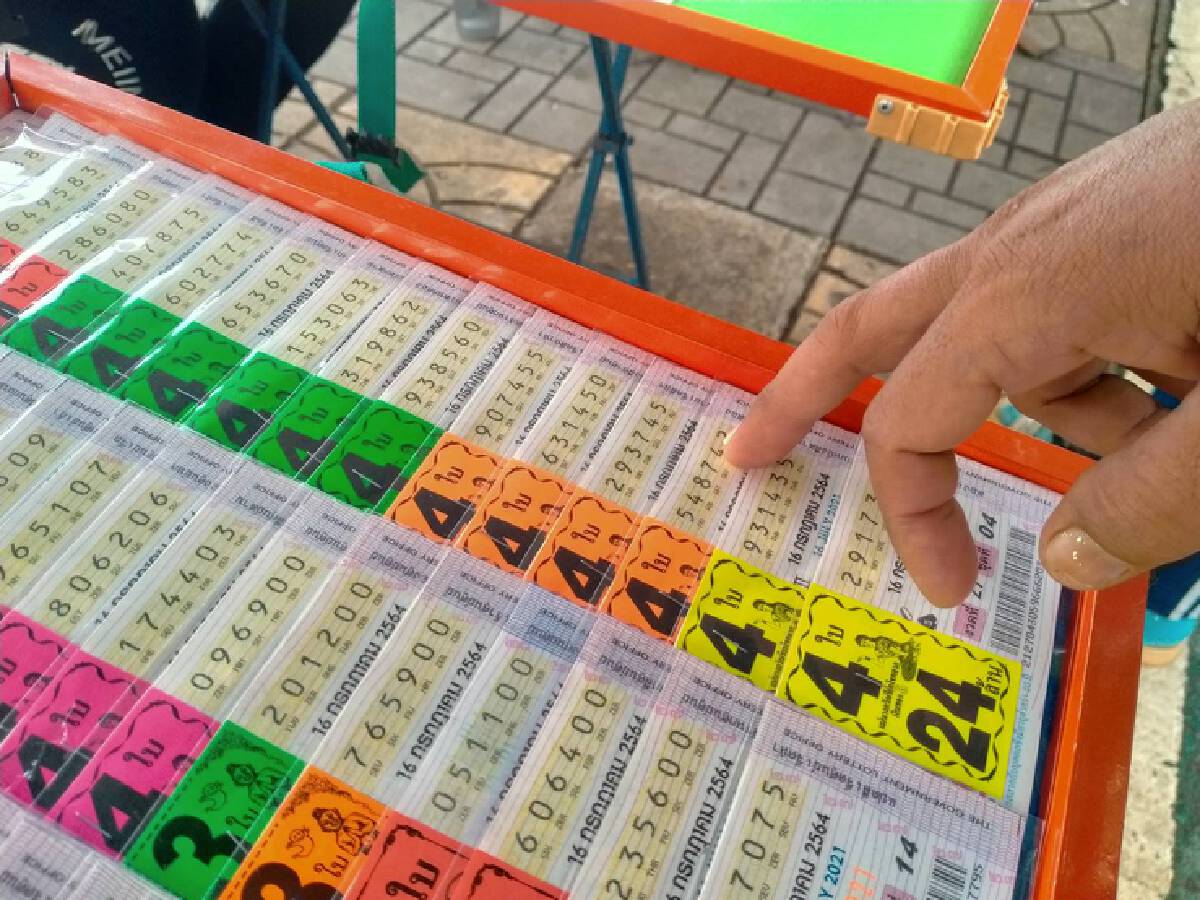 เงียบเหงาวันหวยออก ลอตเตอรี่ลานพญานาคเหงาเหลือเต็มแผง