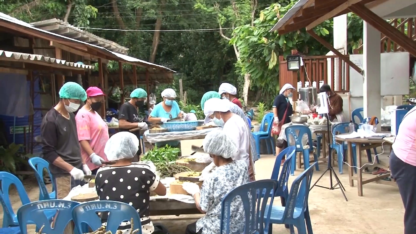 ชาววังเหนือรวมพลังปรุงยาสมุนไพรแจกฟรี-สร้างภูมิสู้โควิด-19
