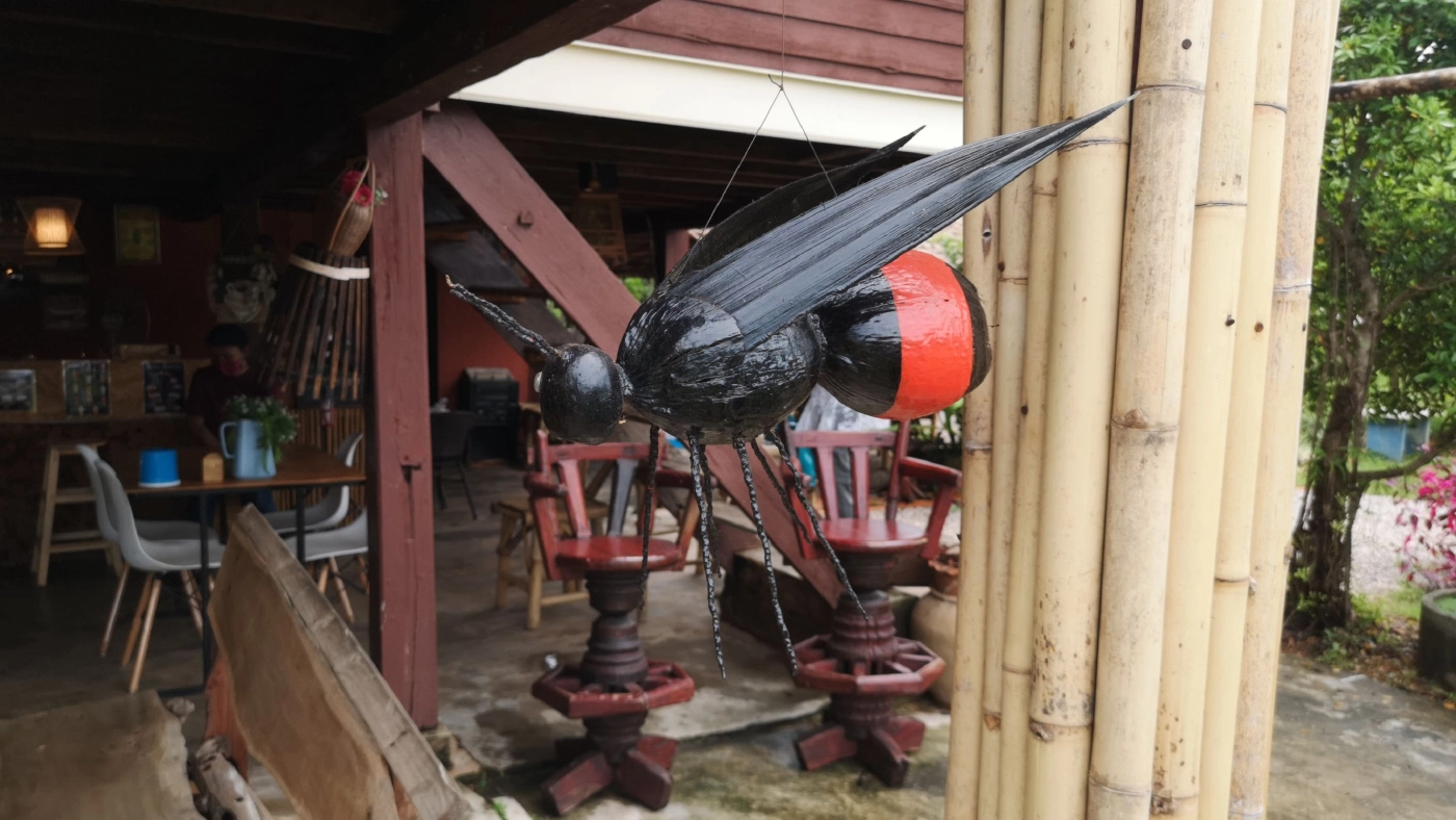 อดีตข้าราชการสานฝันวัยเด็ก แปลงบ้านไม้ 100 ปี ให้เป็นคาเฟ่